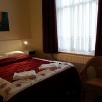 Melbourne House Hotel
