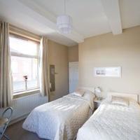 Oak House Hotel