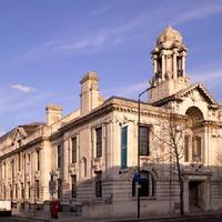 Town Hall Hotel & Apartments
