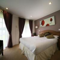 The Dewdrop Inn